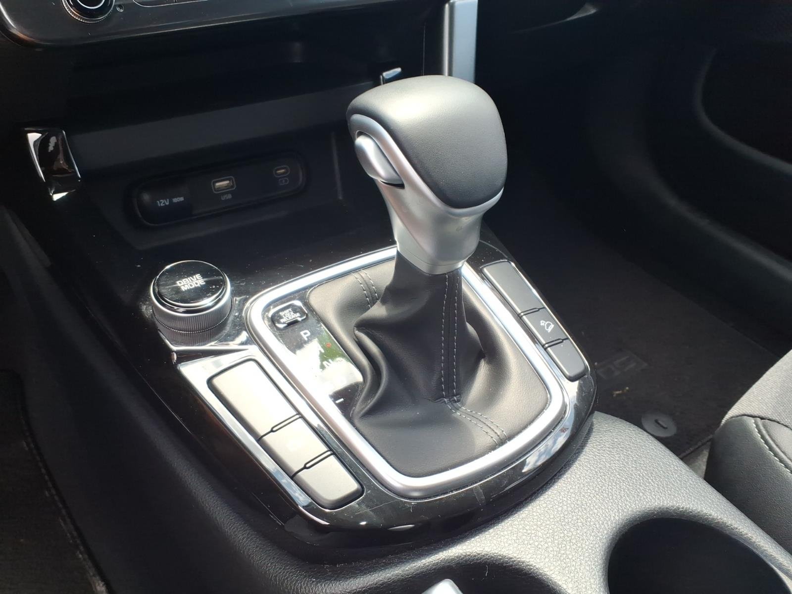 Used 2024 White Kia S image 7