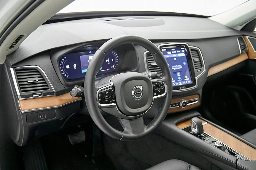 Certified Used 2023 Crystal White Volvo Core image 13