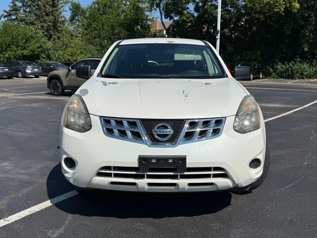 Used 2014 White Nissan S image 2