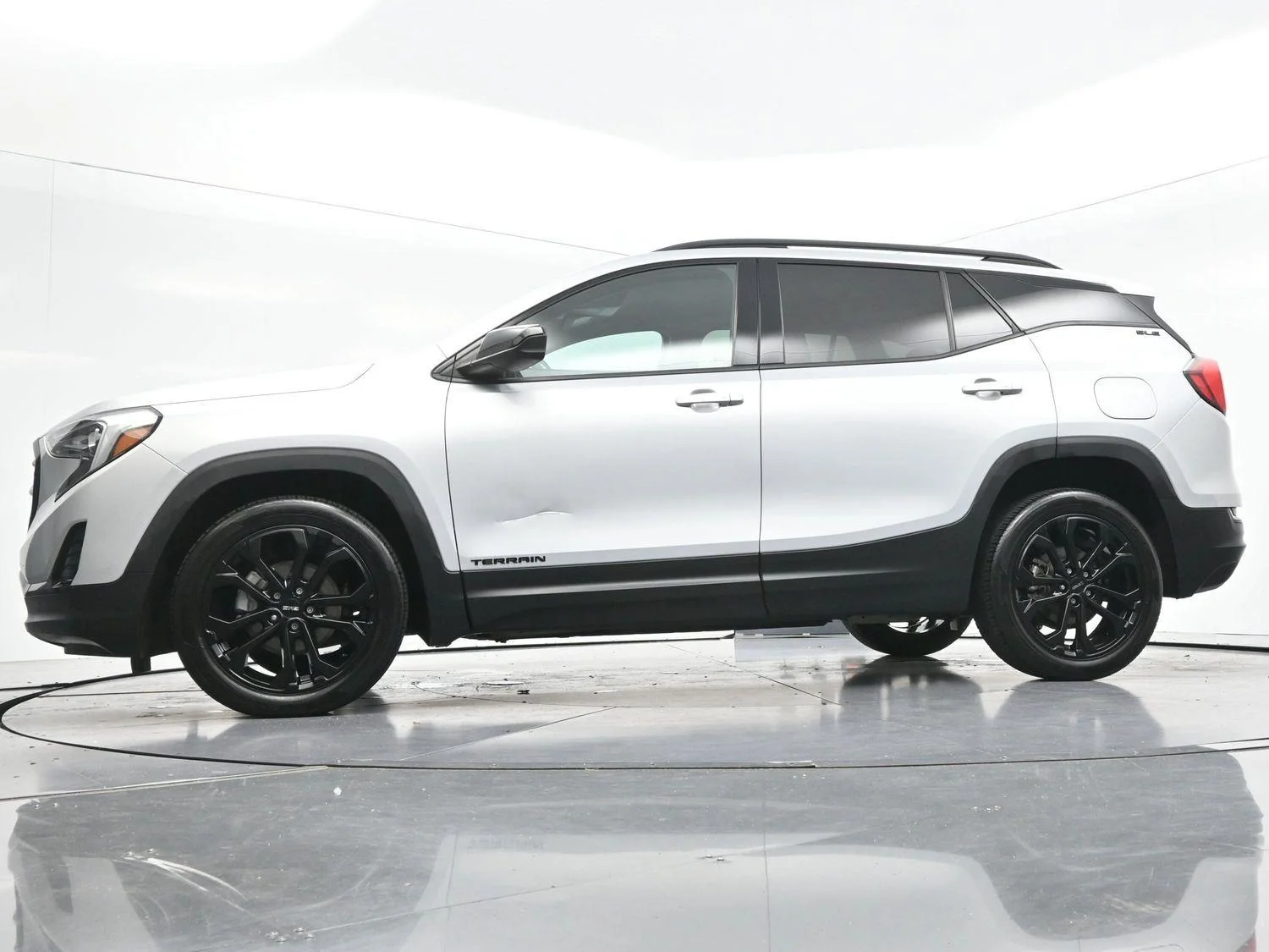 Used 2021 Quicksilver Metallic GMC SLE image 40