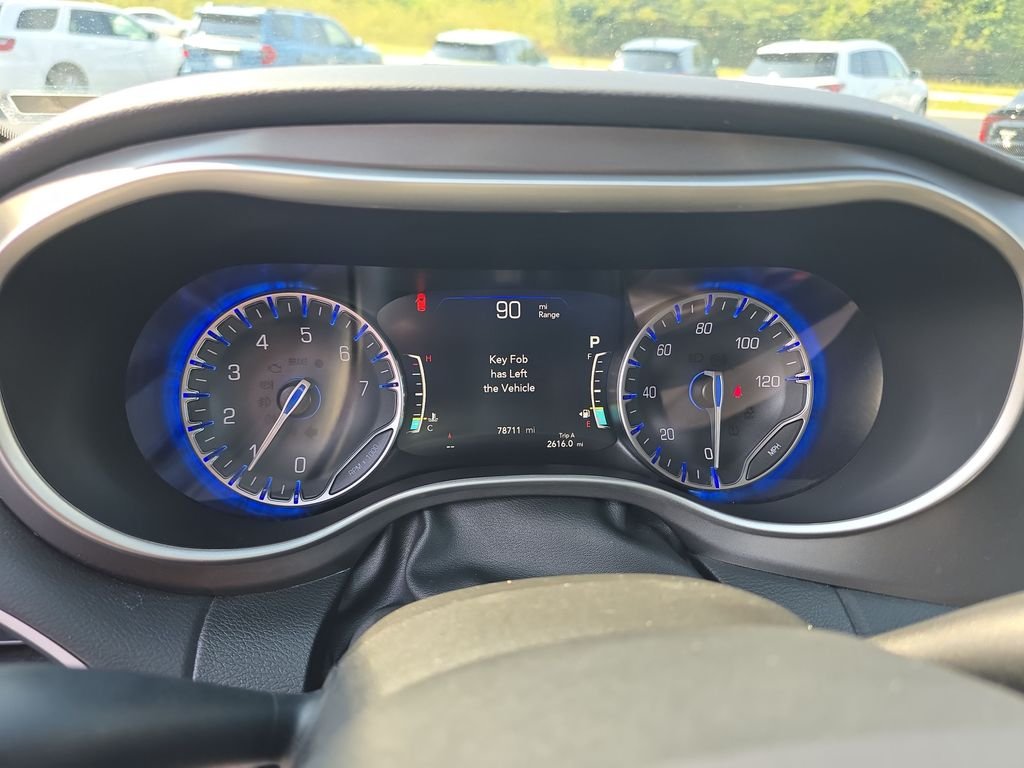 Used 2023 Silver Chrysler Touring L image 17