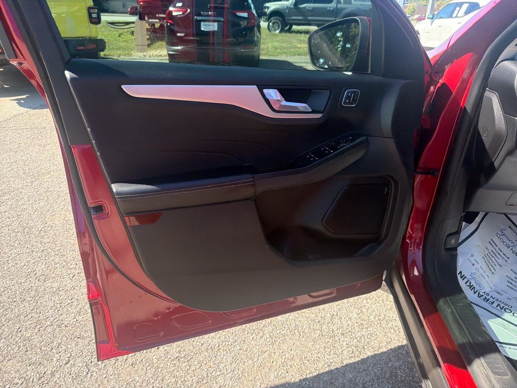 Used 2022 Red Ford SEL image 12