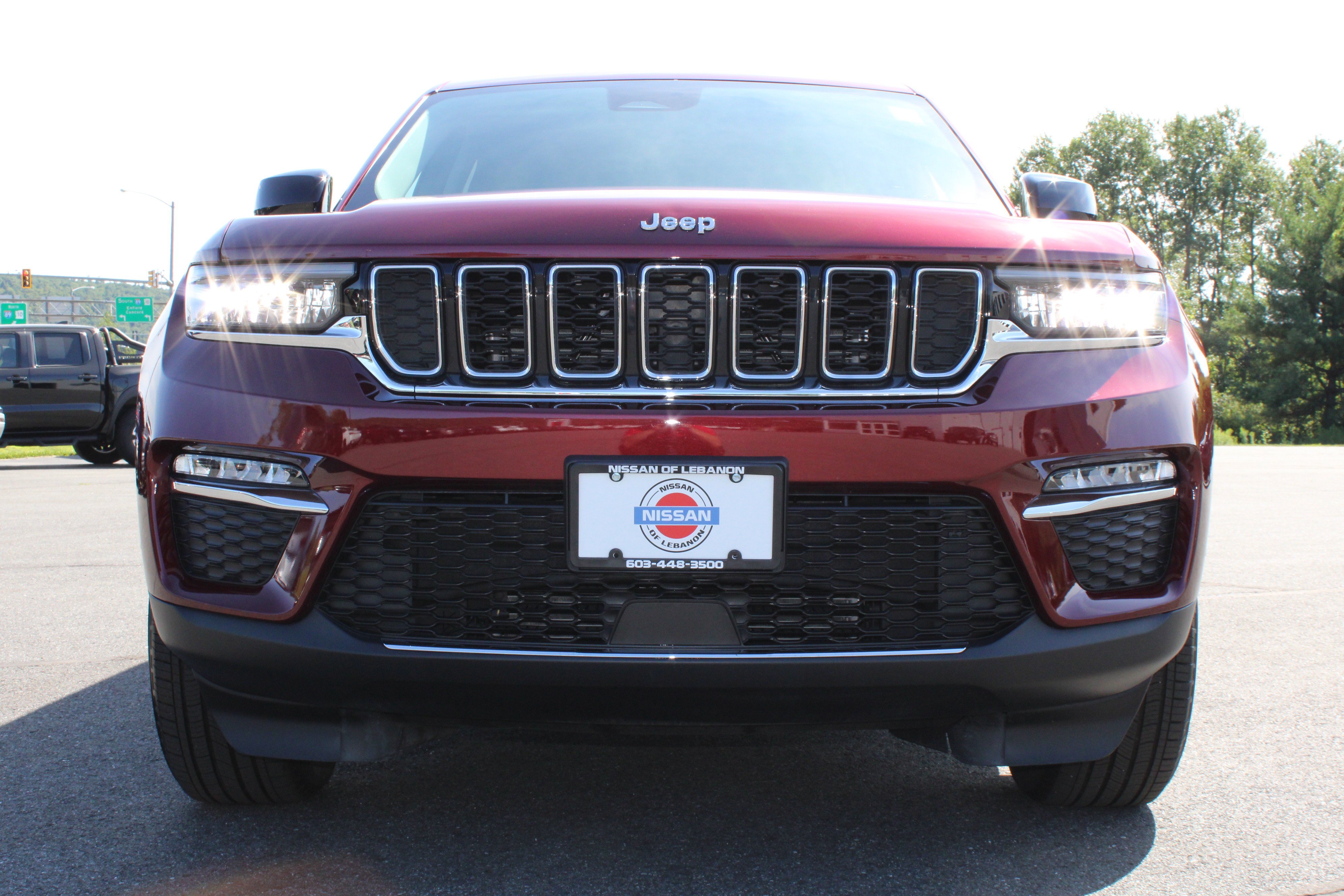 Used 2023 Velvet Red Pearlcoat Jeep Limited image 2