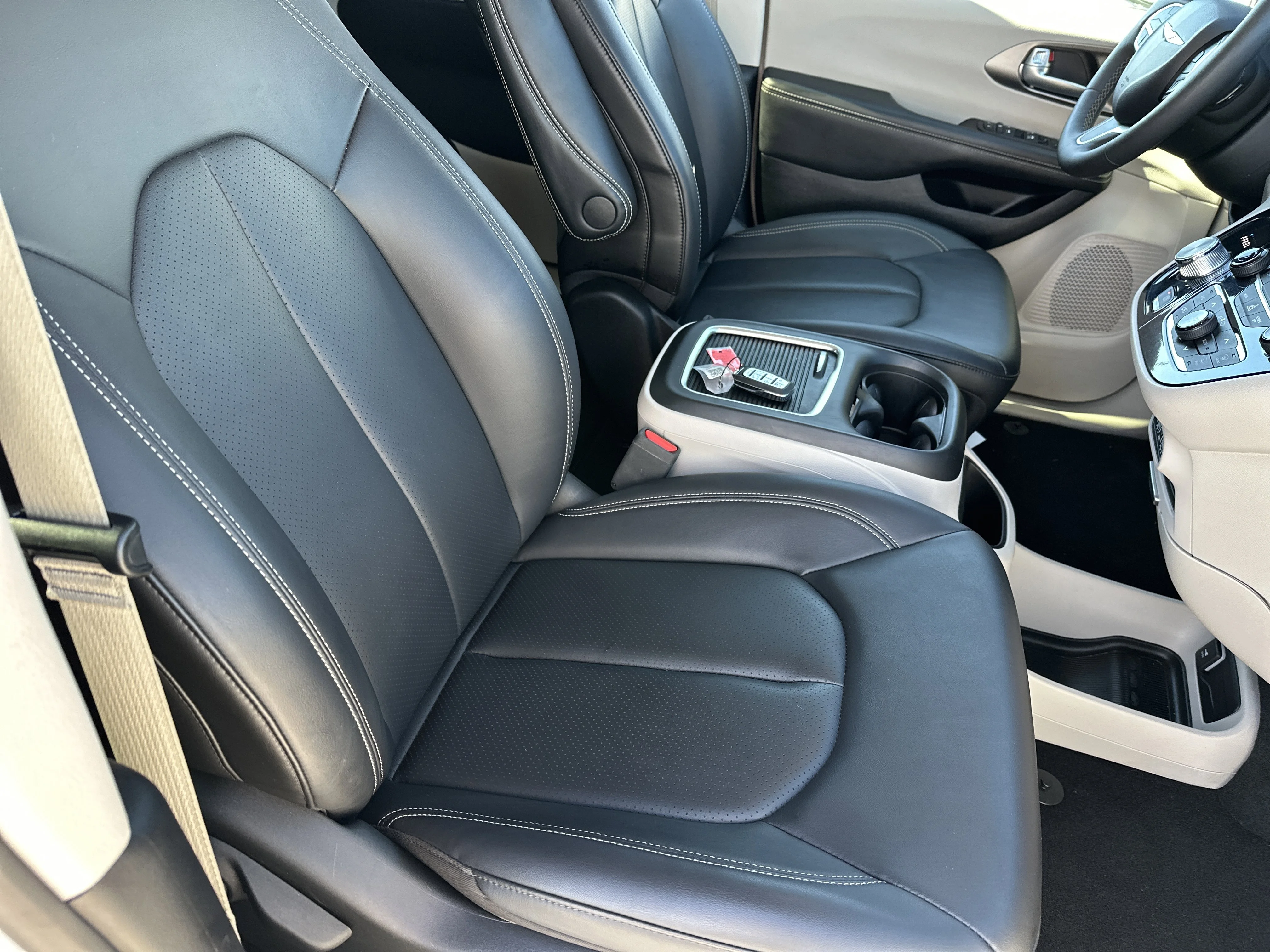2024 Chrysler Pacifica Touring L - Photo 14