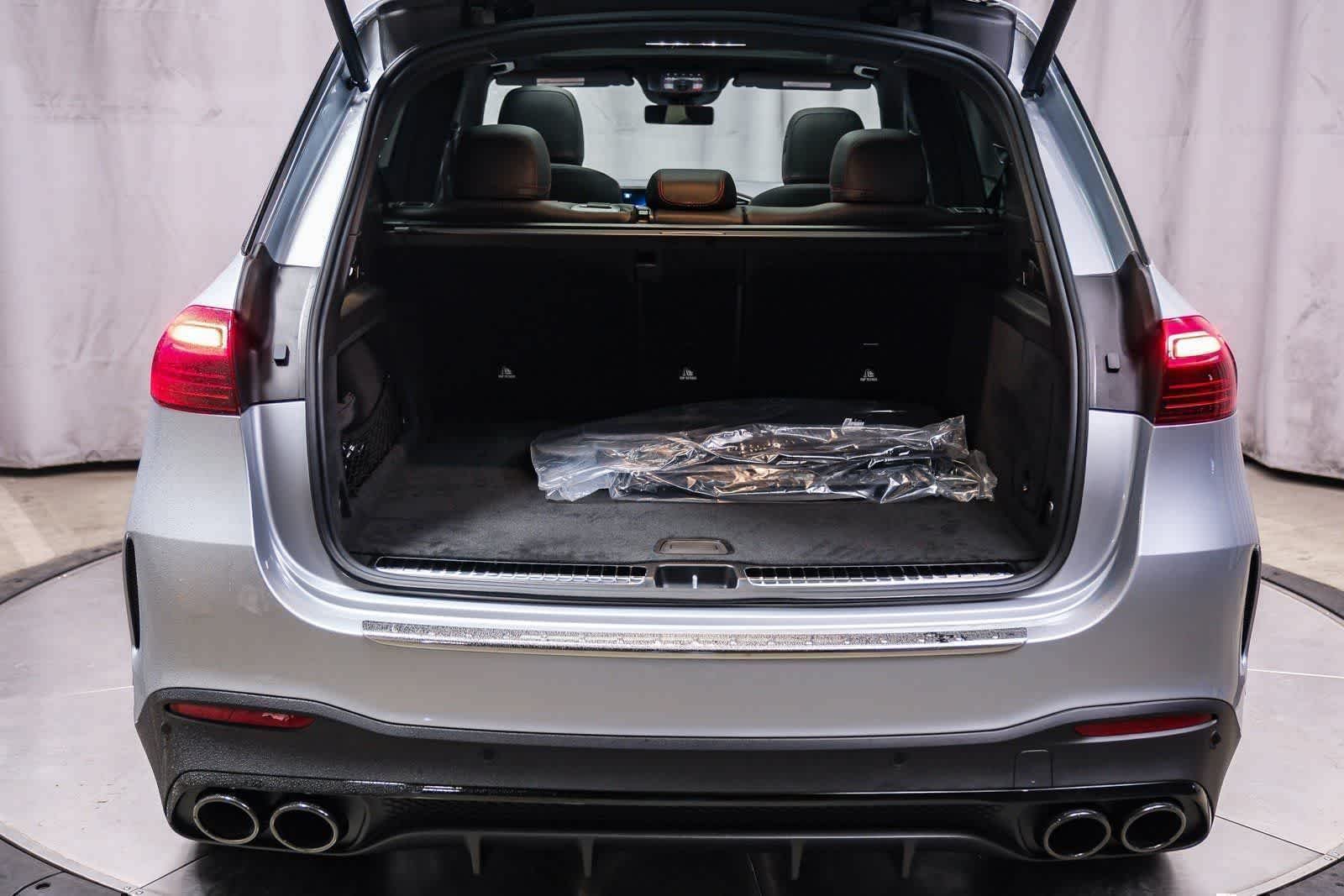 Nuevo Mercedes-Benz AMG® GLE 53 4MATIC+ SUV 2026 en color Cirrus Silver Metallic, imagen 28.