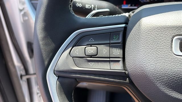 Used 2023 White Jeep Altitude image 13