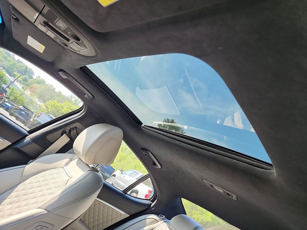 Used 2023 Black Genesis 3.3T image 14