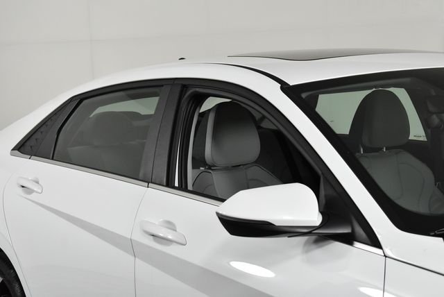 2025 Hyundai Elantra Limited - Photo 12