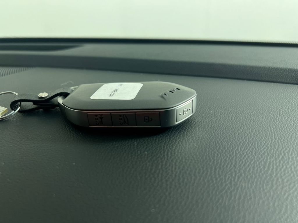 New 2026 Glacial White Pearl Kia SX image 34