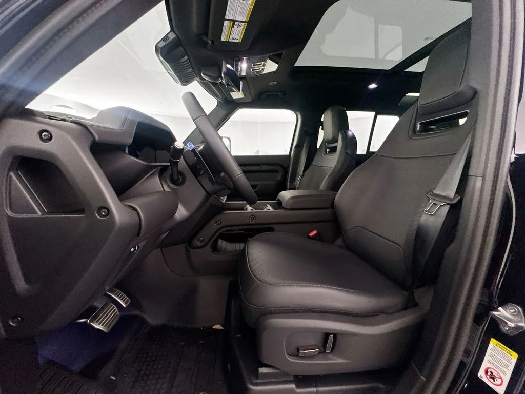 New 2026 Narvik Black Land Rover OCTA Black image 19