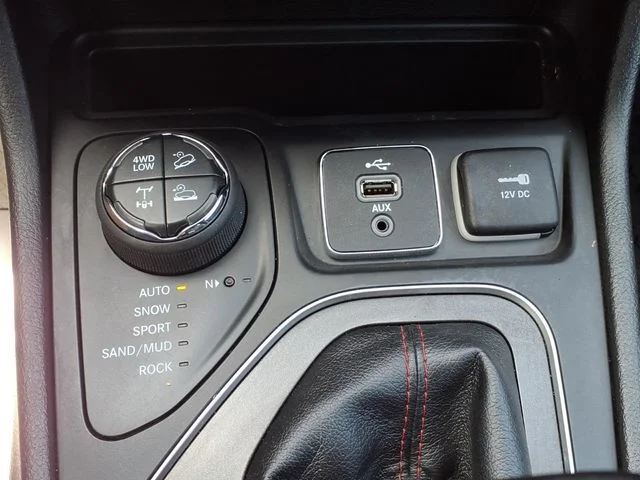 Used 2019 White Jeep Trailhawk image 22