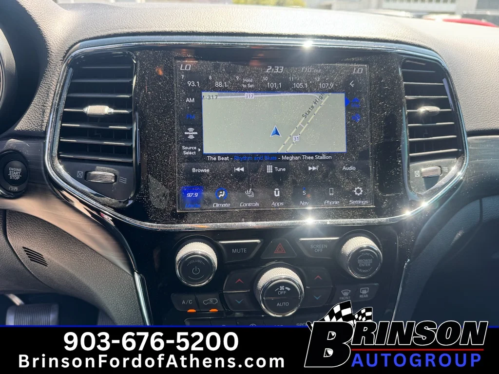 Used 2019 Granite Crystal Clearcoat Metallic Jeep Laredo E image 18