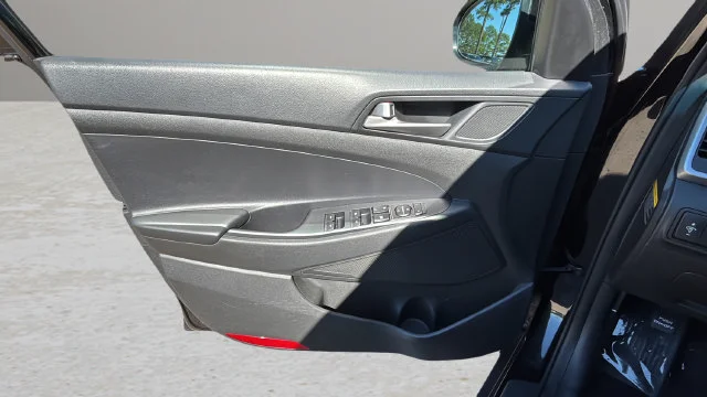 Used 2018 Black Hyundai Value image 17