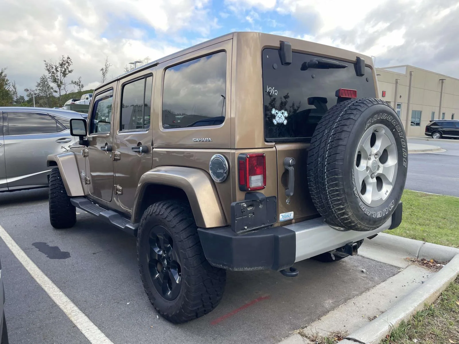 Used 2015 Copper Brown Pearlcoat Jeep Sahara image 3