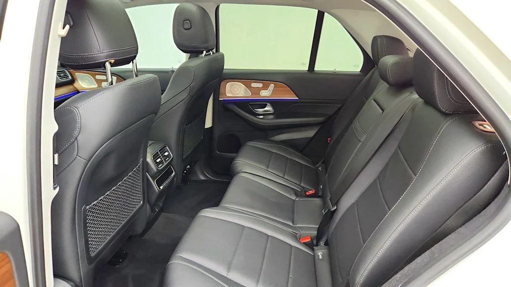 Used 2024 MANUFAKTUR Diamond White Metallic Mercedes-Benz GLE 450 4MATIC® SUV w/ 3rd Row Seating & Driver Assistance Pkg image 20