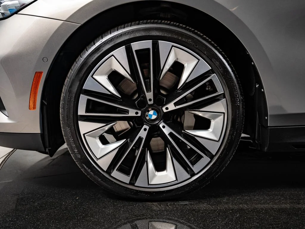 Certified Used 2025 Oxide Grey Met BMW 530i xDrive image 13