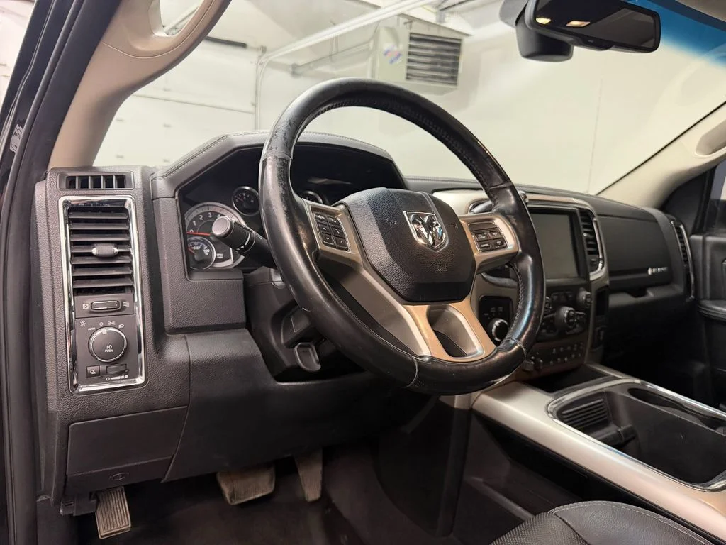 Used 2016 Brilliant Black Crystal Pearlcoat Ram Laramie image 4