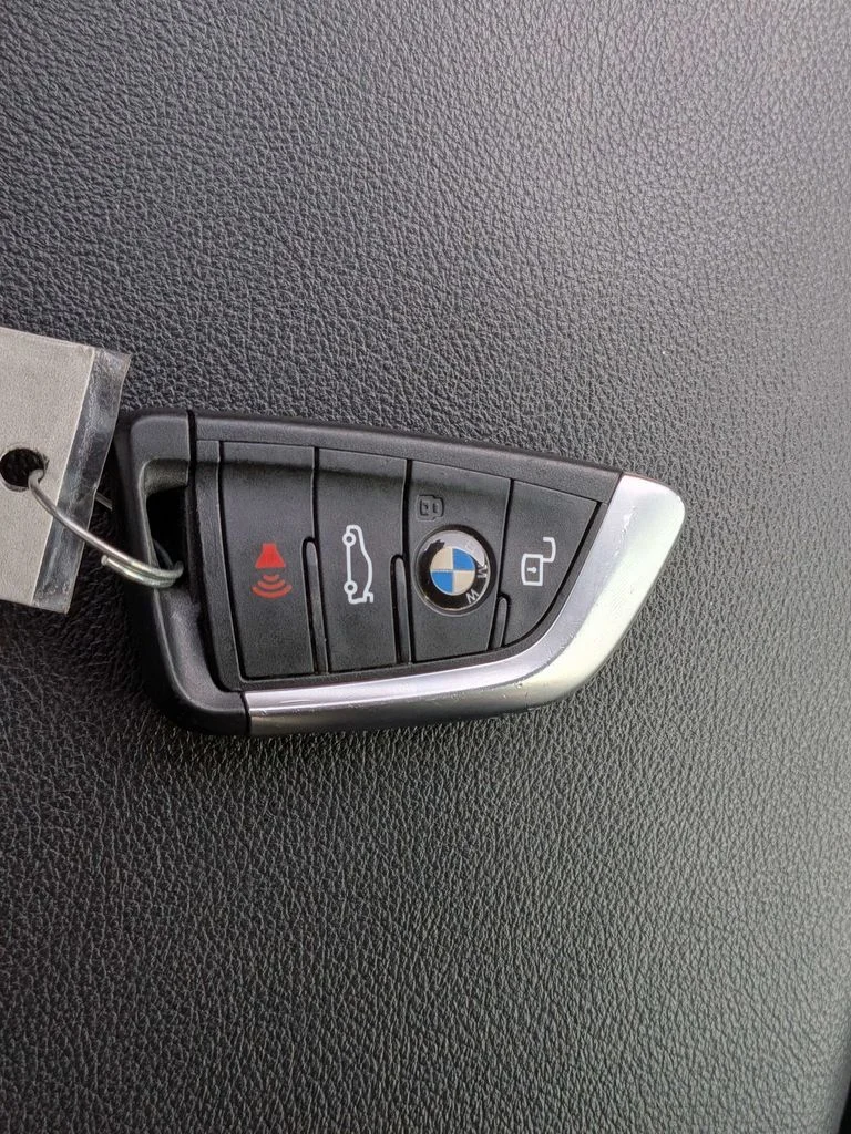 Used 2023 White BMW xDrive30i image 34
