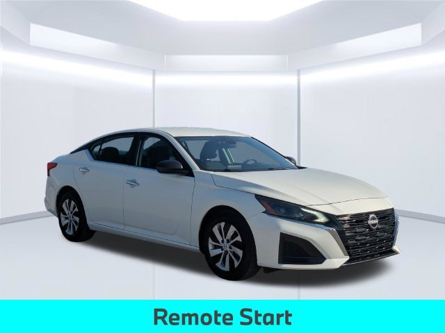 Used 2025 White Nissan 2.5 S image 9