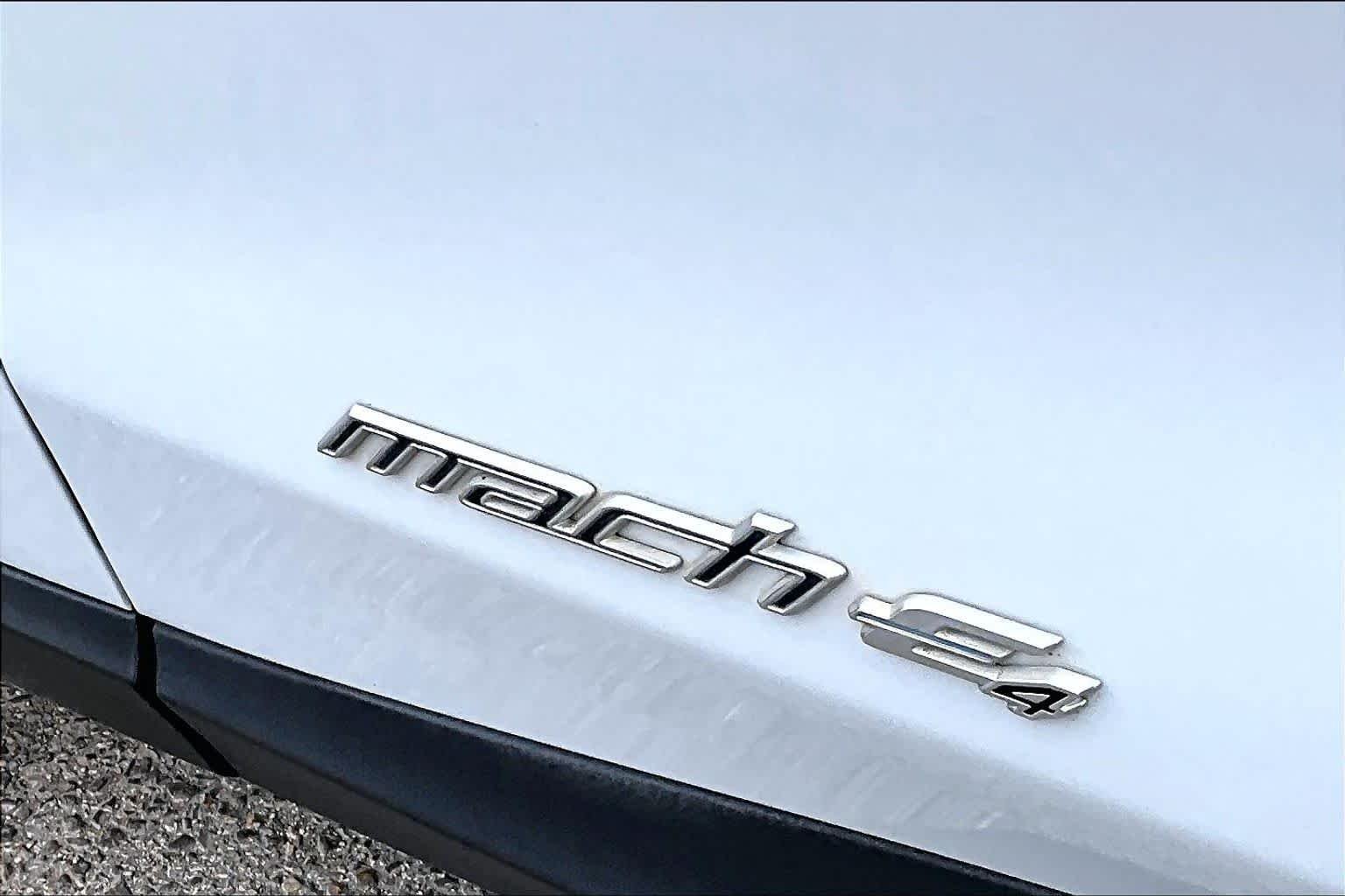 Used 2023 Space White Metallic Ford Select image 9