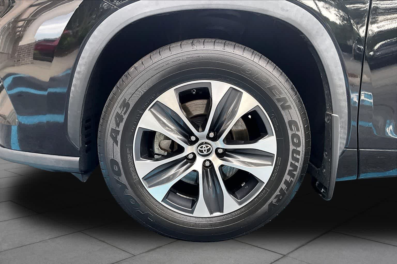 Used 2021 Midnight Black Metallic Toyota XLE image 11