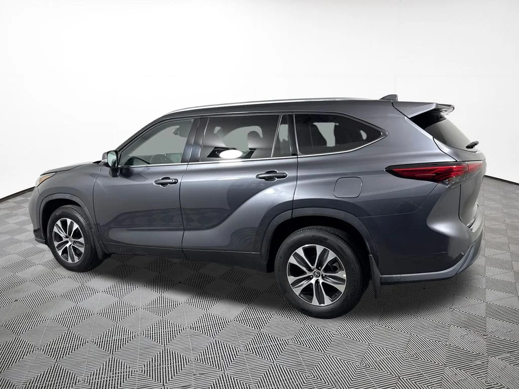 Used 2021 Magnetic Gray Metallic Toyota XLE image 11