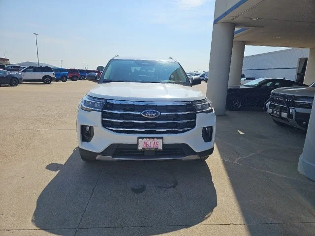 New 2026 Star White Metallic Tri-Coat Ford Active image 25