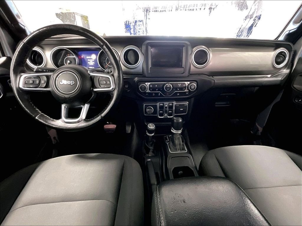 Used 2018 Silver Jeep Unlimited Sahara image 21