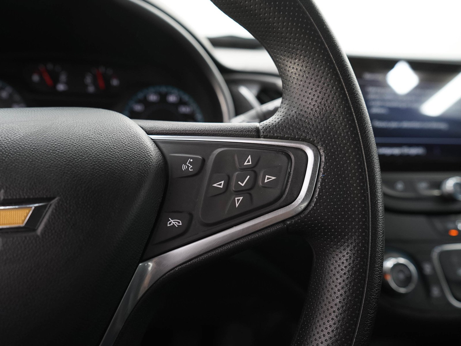 Used 2022 Silver Ice Metallic Chevrolet LS image 23