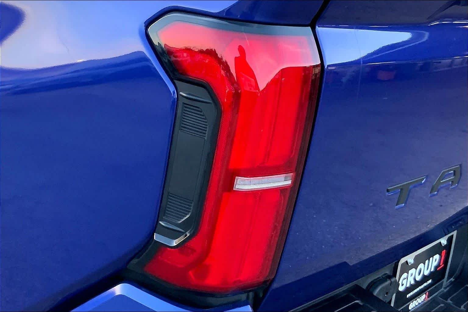 Used 2025 Blue Crush Metallic Toyota SR5 image 28