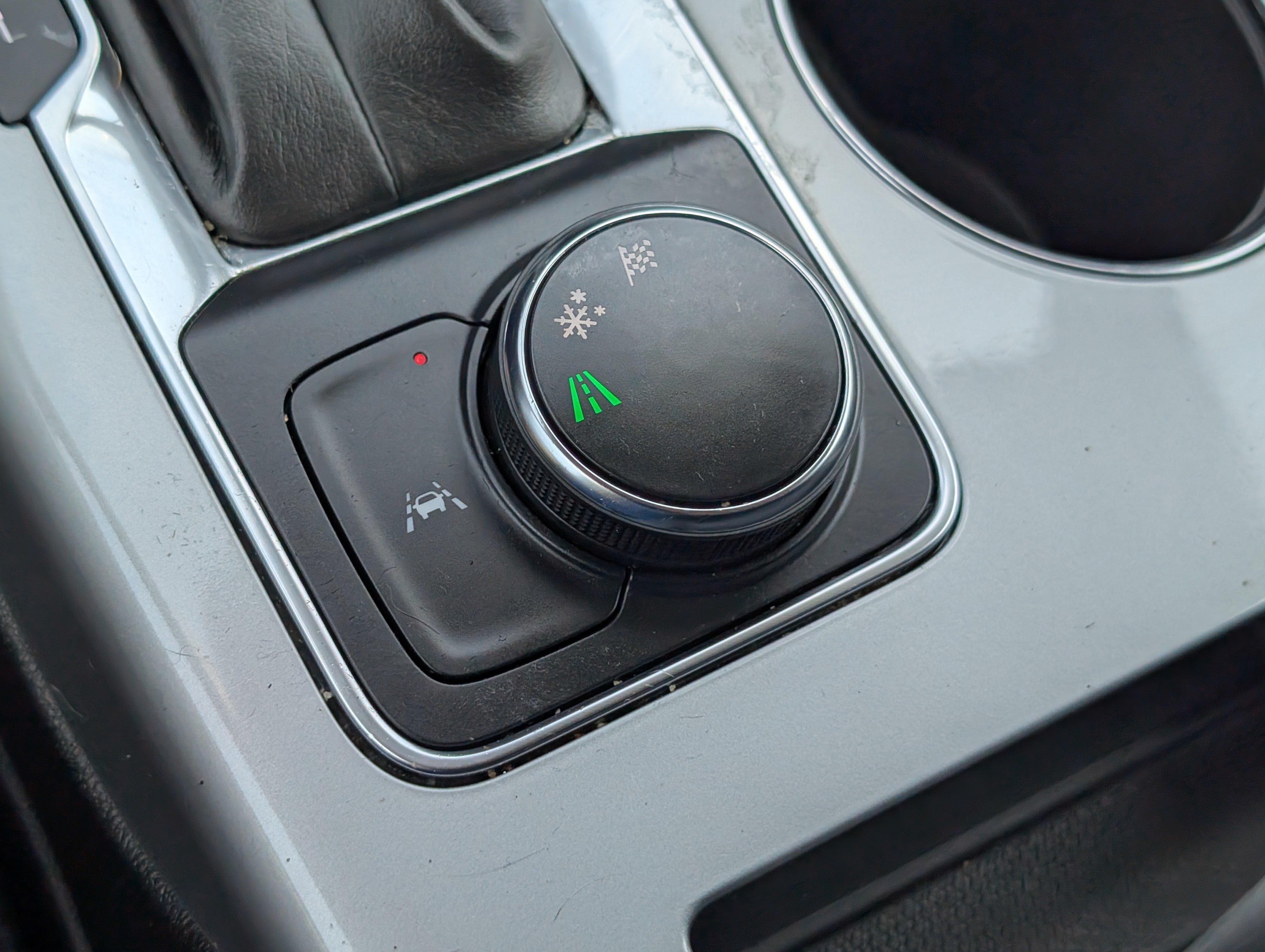 Used 2024 Summit White Chevrolet LT image 24