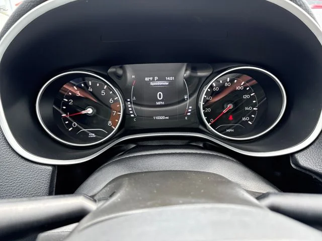 Used 2020 Granite Crystal Clearcoat Metallic Jeep Latitude image 23