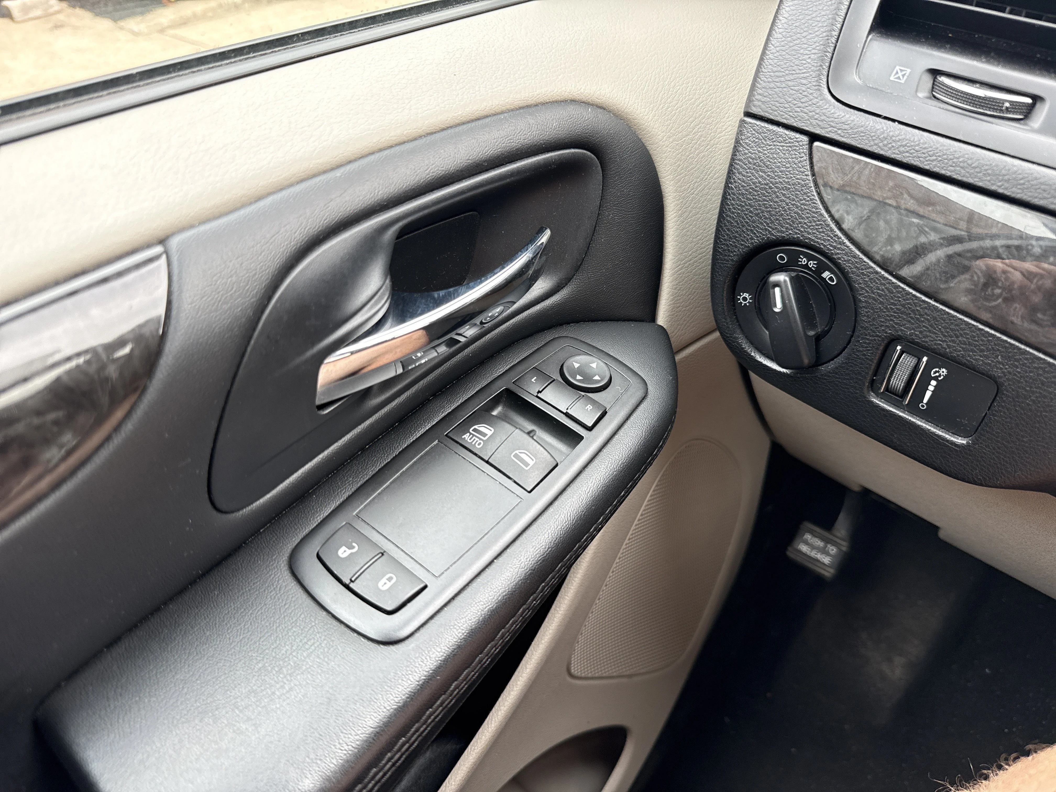 Used 2016 Bright White Clearcoat Dodge American Value Pkg image 11