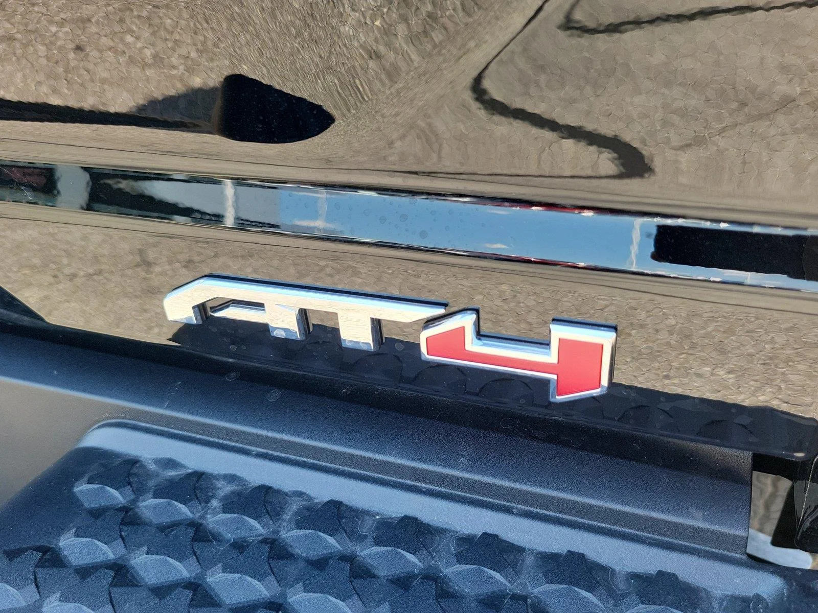 2026 GMC Canyon AT4 - Photo 6