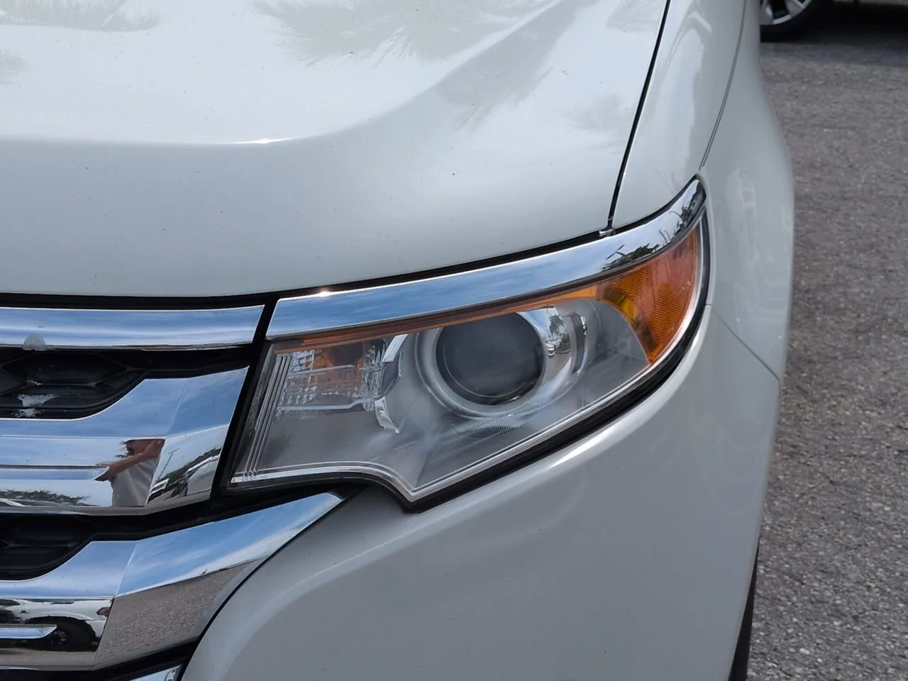 Used 2013 White Suede Ford SEL image 10