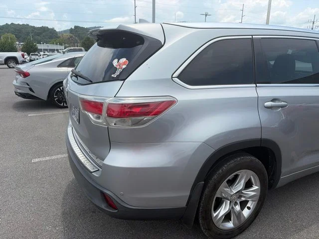 Used 2015 Silver Toyota Limited Platinum V6 image 5