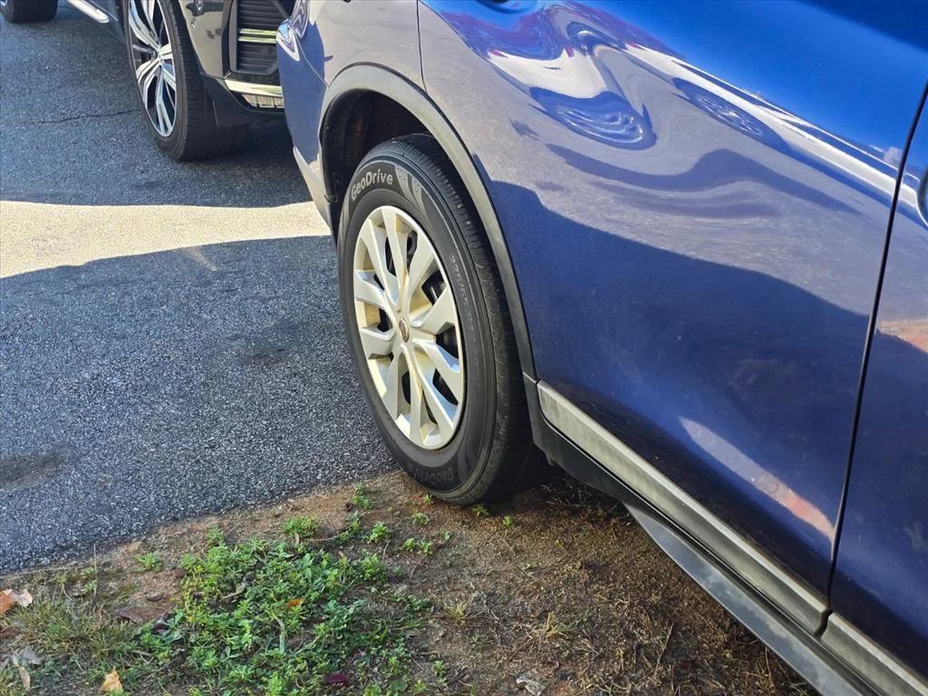 Used 2018 Blue Nissan S image 17