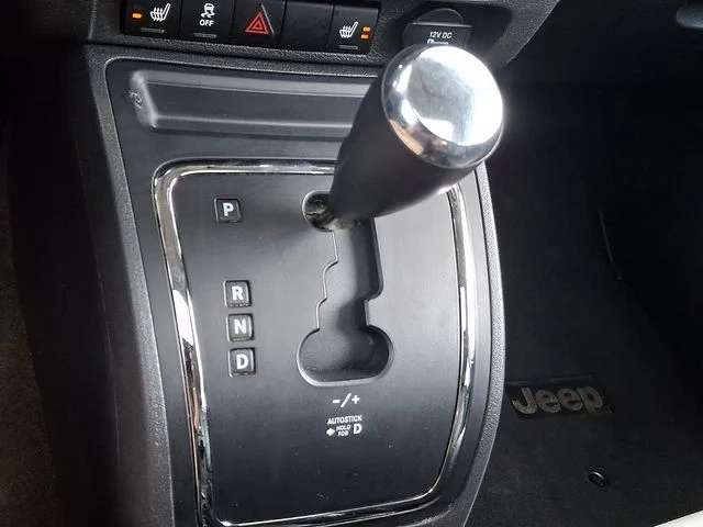 Used 2017 White Jeep Latitude image 23
