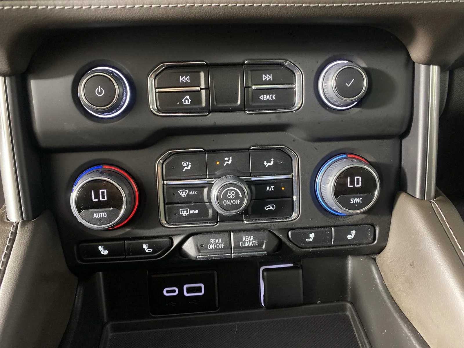Used 2023 Summit White Chevrolet Z71 image 20