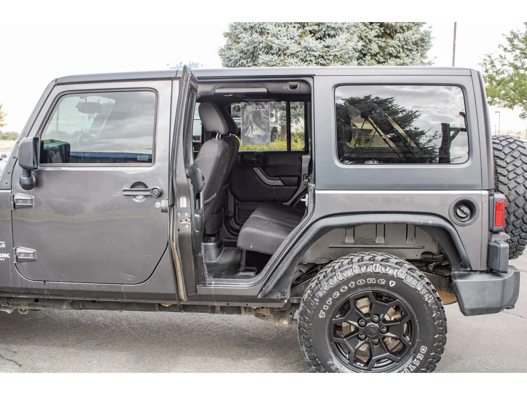 Used 2018 Granite Crystal Metallic Clearcoat Jeep Sport S image 15