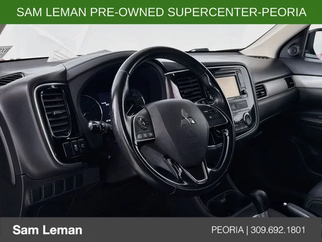 Used 2016  Mitsubishi  image 9