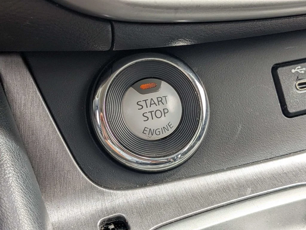 Used 2020 White Nissan S image 27