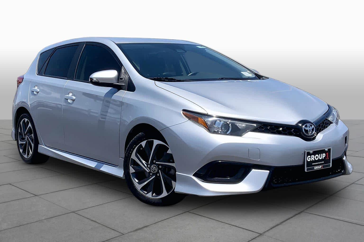 Used 2018 Classic Silver Metallic Toyota  image 3