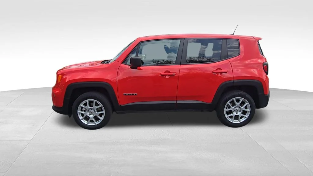 Used 2023 Red Jeep Latitude image 5