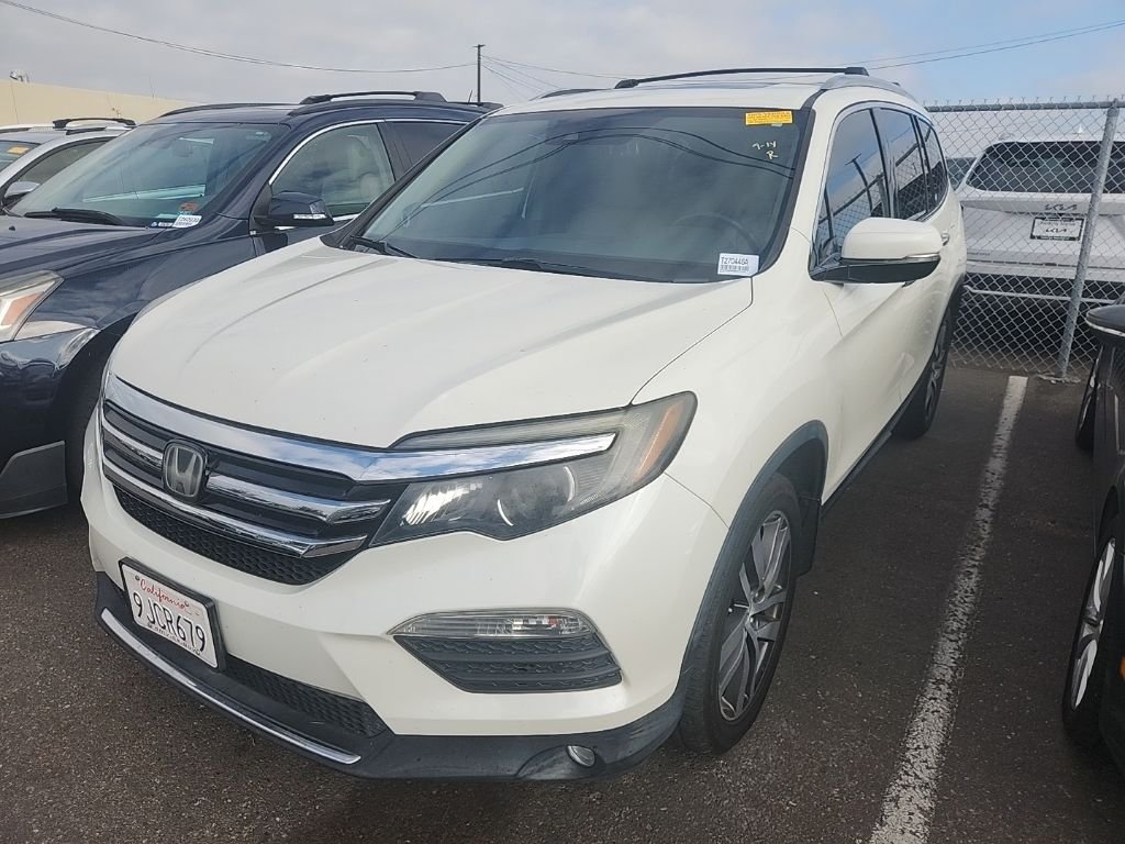 Used 2016 White Honda Touring image 3