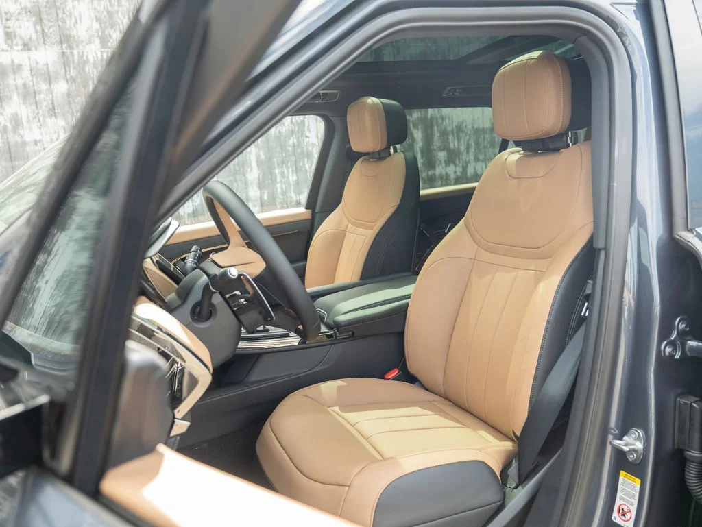 New 2026 Varesine Blue Land Rover Dynamic SE image 19