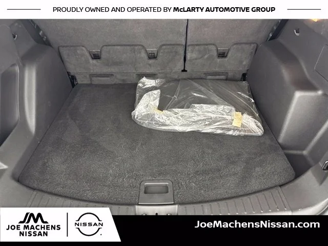 Used 2018 Black Ford SE image 28