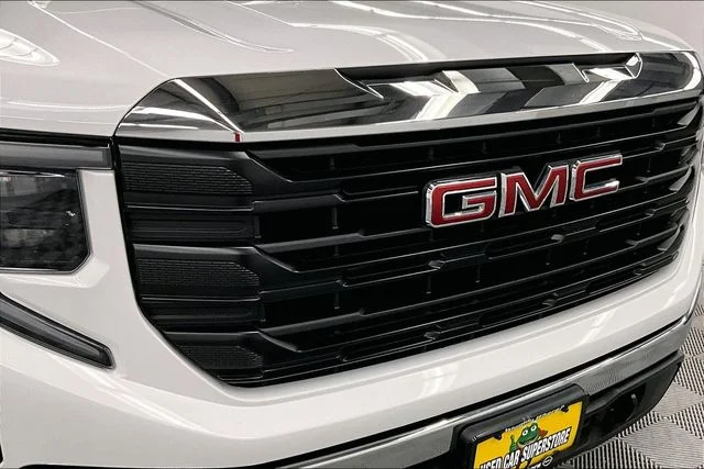 Used 2026 Summit White GMC Pro image 31