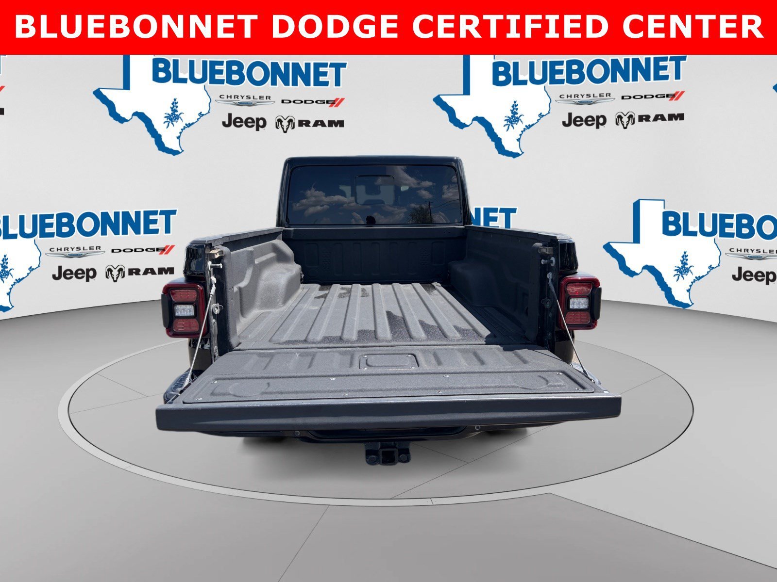 Used 2022 Black Clearcoat Jeep High Altitude image 23