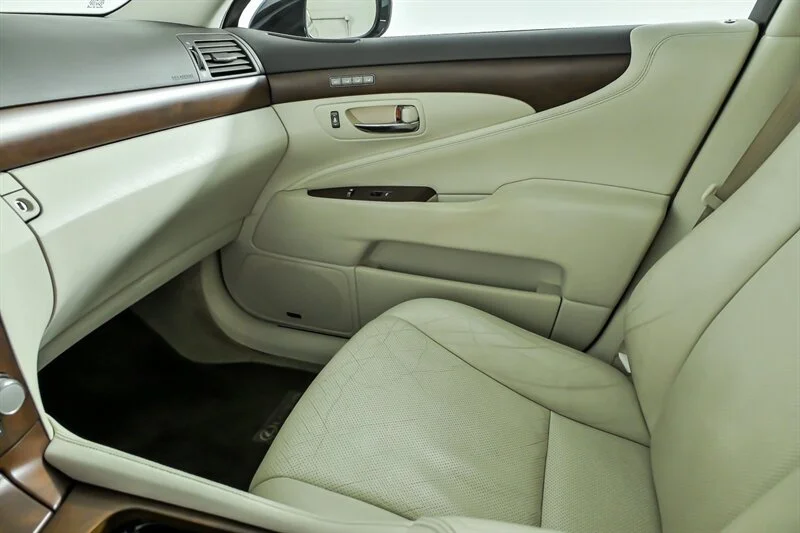 Used 2012 Obsidian Lexus  image 30